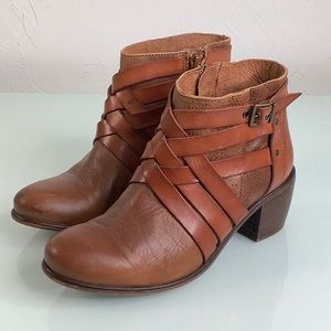 Sixtyseven Criss Cross Leather Zip up Block heels Ankle boots size 38 or 7.5 EUC